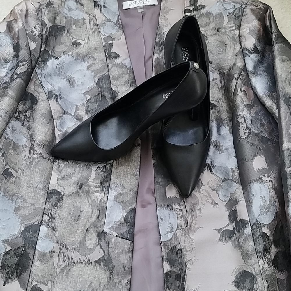 Michael Kors black leather pumps